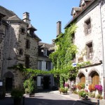 Salers - die Stadt des Käse der Auvergne Salers - die Stadt des Käse der Auvergne