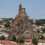 St. Michel d`Aiguilhe St. Michel d`Aiguilhe, das Wahrzeichen von Le Puy en Velay - der schwierigste Startpunkt des uralten Jakobs-Pilgerweges nach Santiago de Compostella