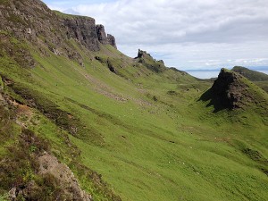 Atemberaubende Panoramablicke auf dem Wanderweg bei der "Needle & Prison" auf Skye sind garantiert.