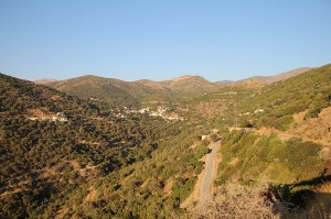 Kretas steile Westküste ist auch im Sommer grüner als der Rest der Insel