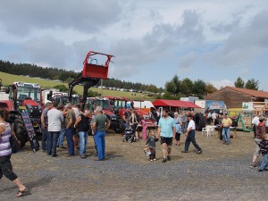 Landmaschinen auf dem Markt von Thoras