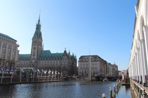 Das Hamburger Rathaus. Hier ist der Sitz der Bürgerschaft (Parlament) und des Senats (Landesregierung) der Freien und Hansestadt Hamburg.