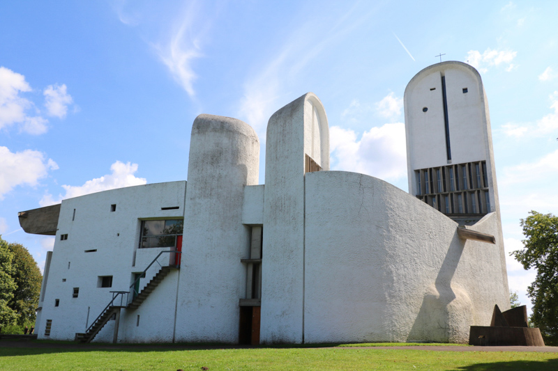 die Kirche Notre Dame du Haut des Architekten Le Corbusier