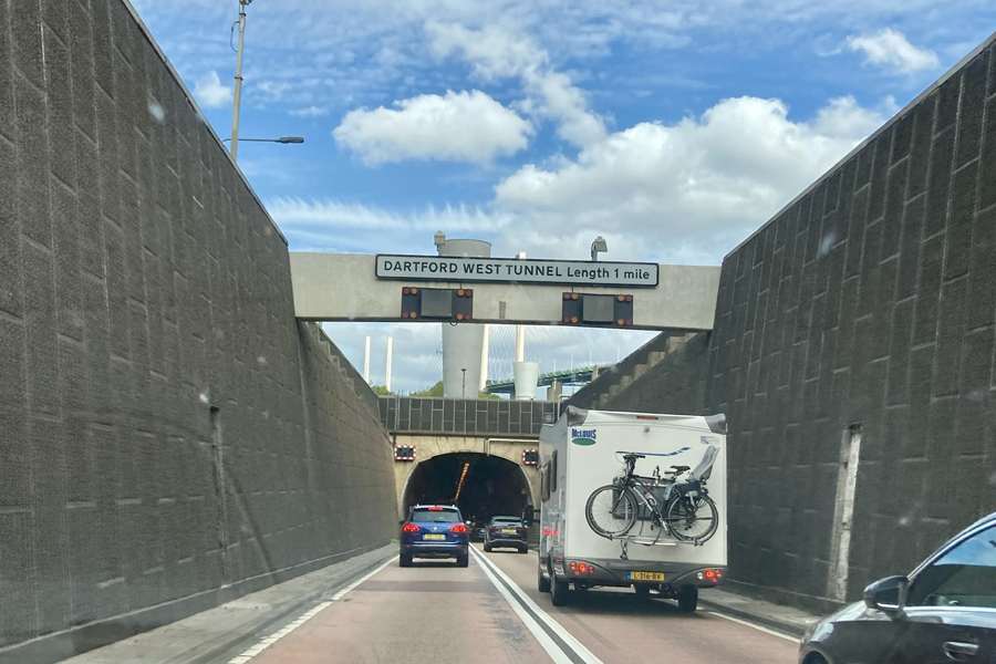 Einfahrt in den Dartford-West-Tunnel, wenn man aus Süden kommt