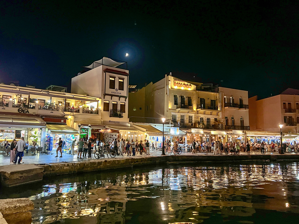 der venezianische Hafen von Chania bei Nacht. Foto: GOEDE