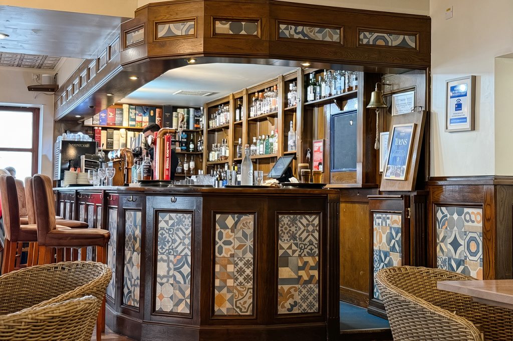 die Bar des Seaforth in Ullapool ist hochprozentig gut sortiert! Foto GOEDE
