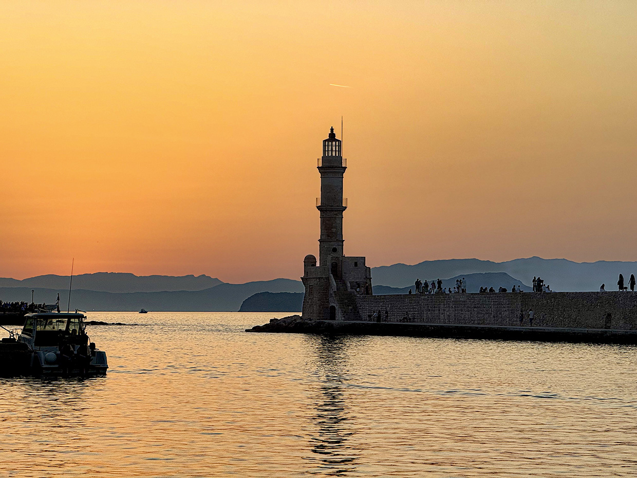 der Leuchtturm von Chania im Abendlicht, Foto © Hans-Martin Goede