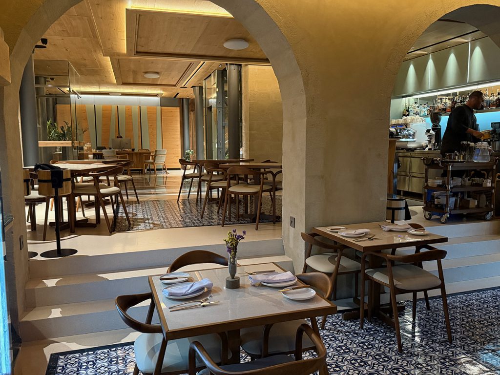 Blick in das  Restaurant des Elysia Boutique Hotel, Foto © Hans-Martin Goede