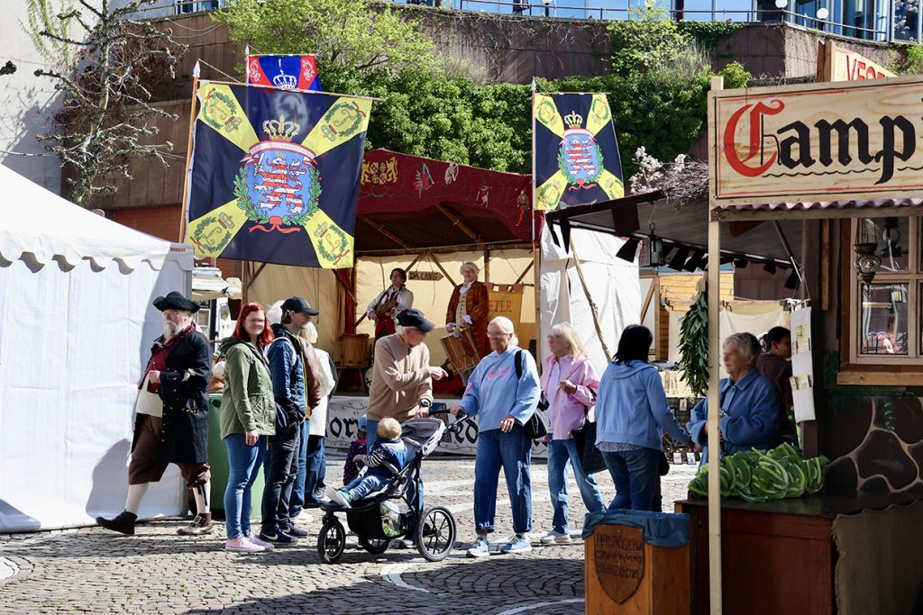 Zeitreise auf dem Schlossplatz: Landgrafentage mit Spektakel, Spiel und Genuss. Foto Hans-Martin Goede
