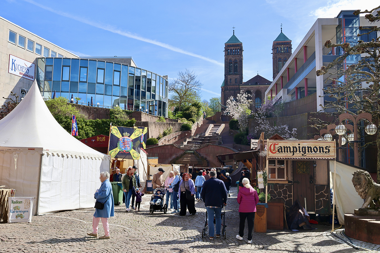 Zeitreise auf dem Schlossplatz: Landgrafentage mit Spektakel, Spiel und Genuss. Foto Hans-Martin Goede