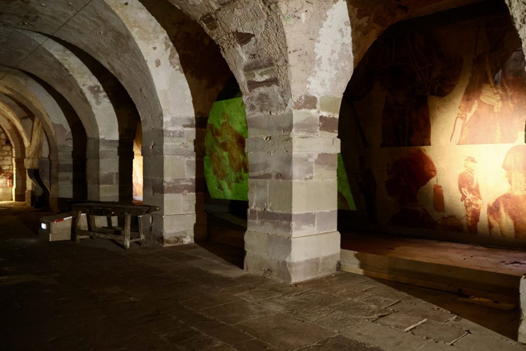 Die Offiziersräume in der Zitadelle - eine der wenige Räume die mit großen Kaminen bezeizt werden konnten. Foto GOEDE