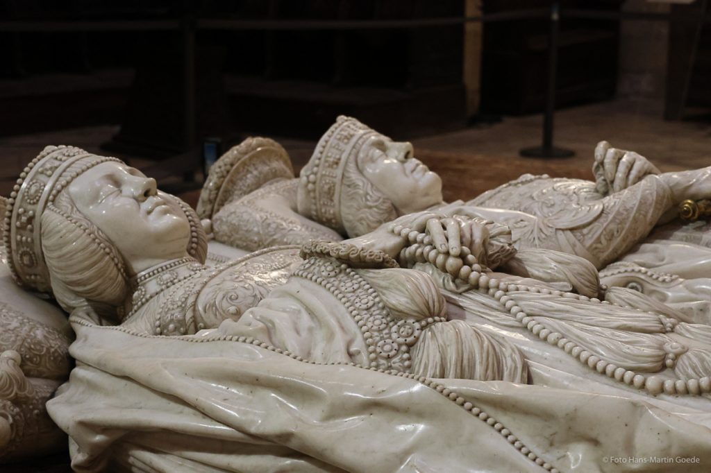Die Grablege der Stifter der Kapelle der "Condestables", auch als "Reinigung Maria" bekannt. Die Grablege zeigt die Abbilder Don Pedro Fernandez de Velasco und seine Gemahlin Dona Mencia de Mendoza y Figueroa. Foto GOEDE