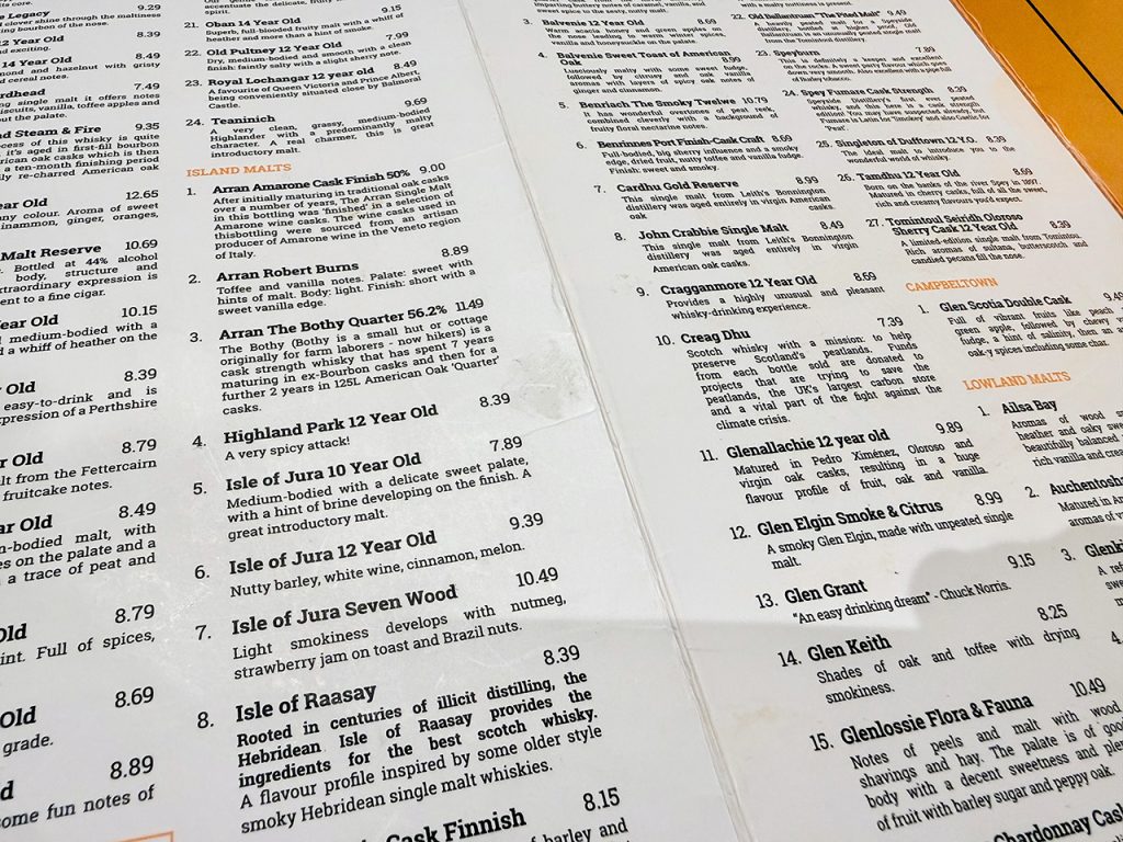ein "kleiner Ausschnitt" der Whiskykarte der ARCADE Bar (2026)