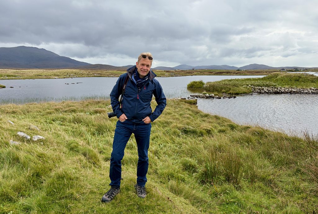 Buch-Autor Hans-Martin Goede im September 2026 bei neuen Recherchen auf den Äußeren Hebriden - hier auf South-Uist